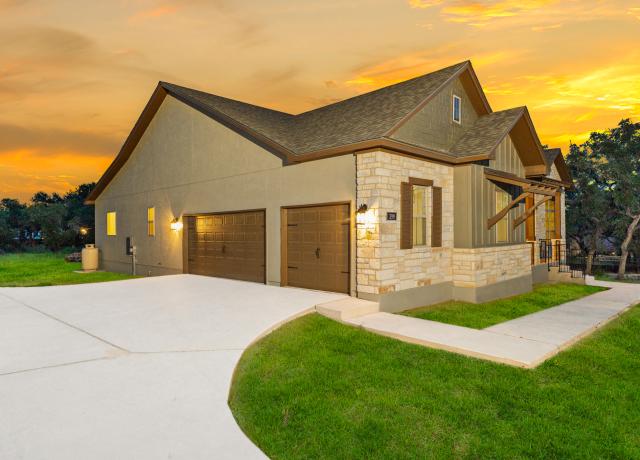 399 James Way - Garage