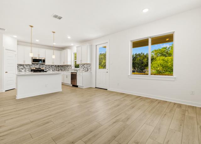 116 Vertex Loop dining 