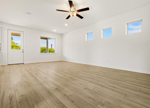 116 Vertex Loop living rm