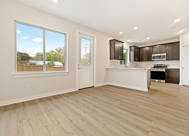 170 Vertex Loop kitchen